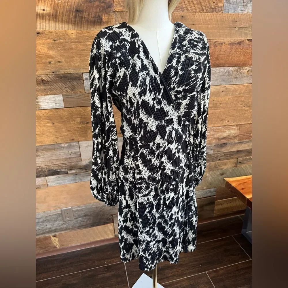 H&M PLISSÉ WRAP DRESS